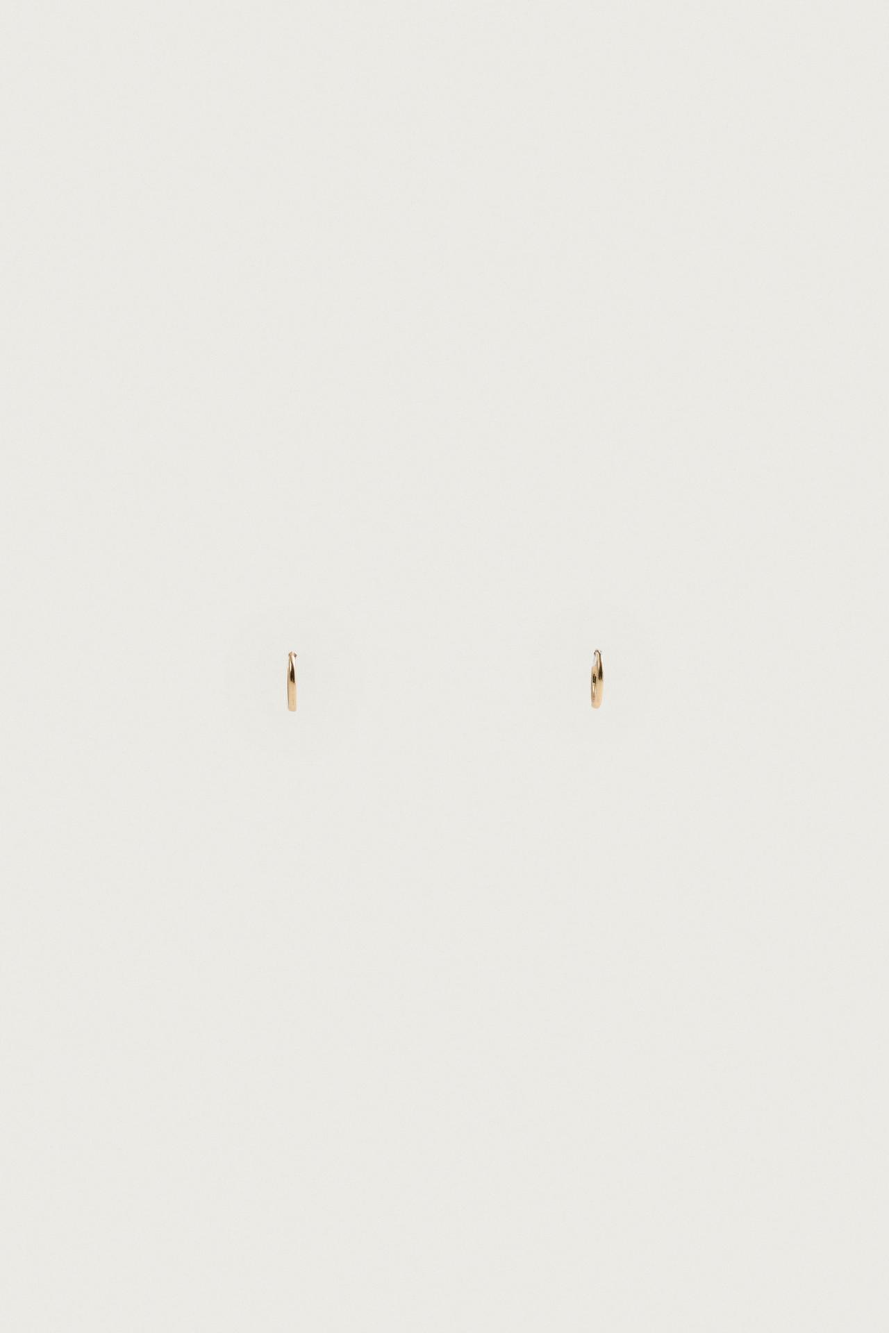 METAL HOOP EARRINGS — Golden