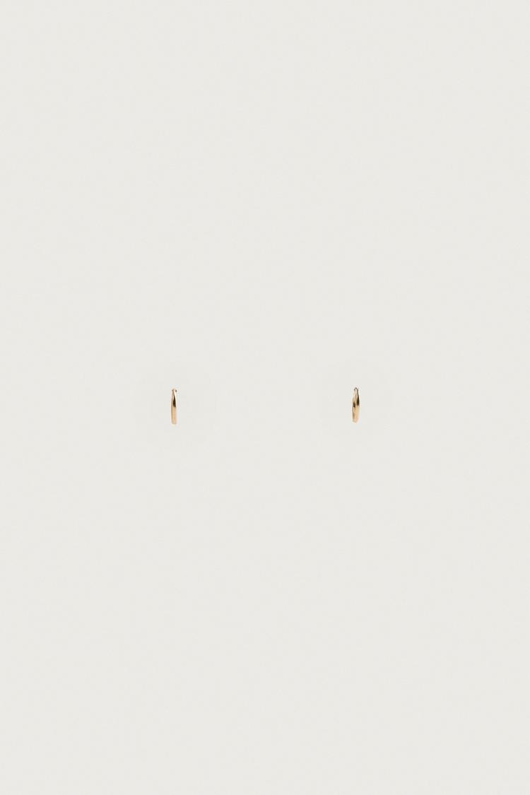 METAL HOOP EARRINGS — Golden