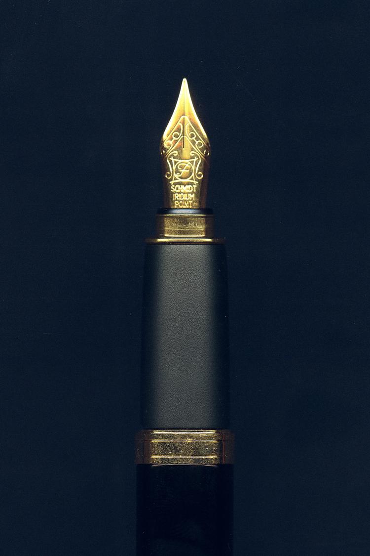 OHTO ALUMINUM AND BRASS FOUNTAIN PEN — Black gold