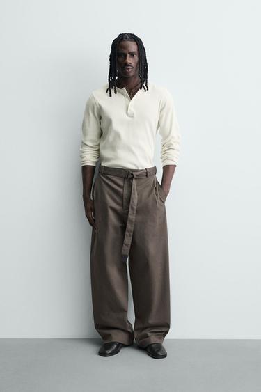 بنطلون WIDE FIT بحزام - رمادي داكن الخاص بـ Zara