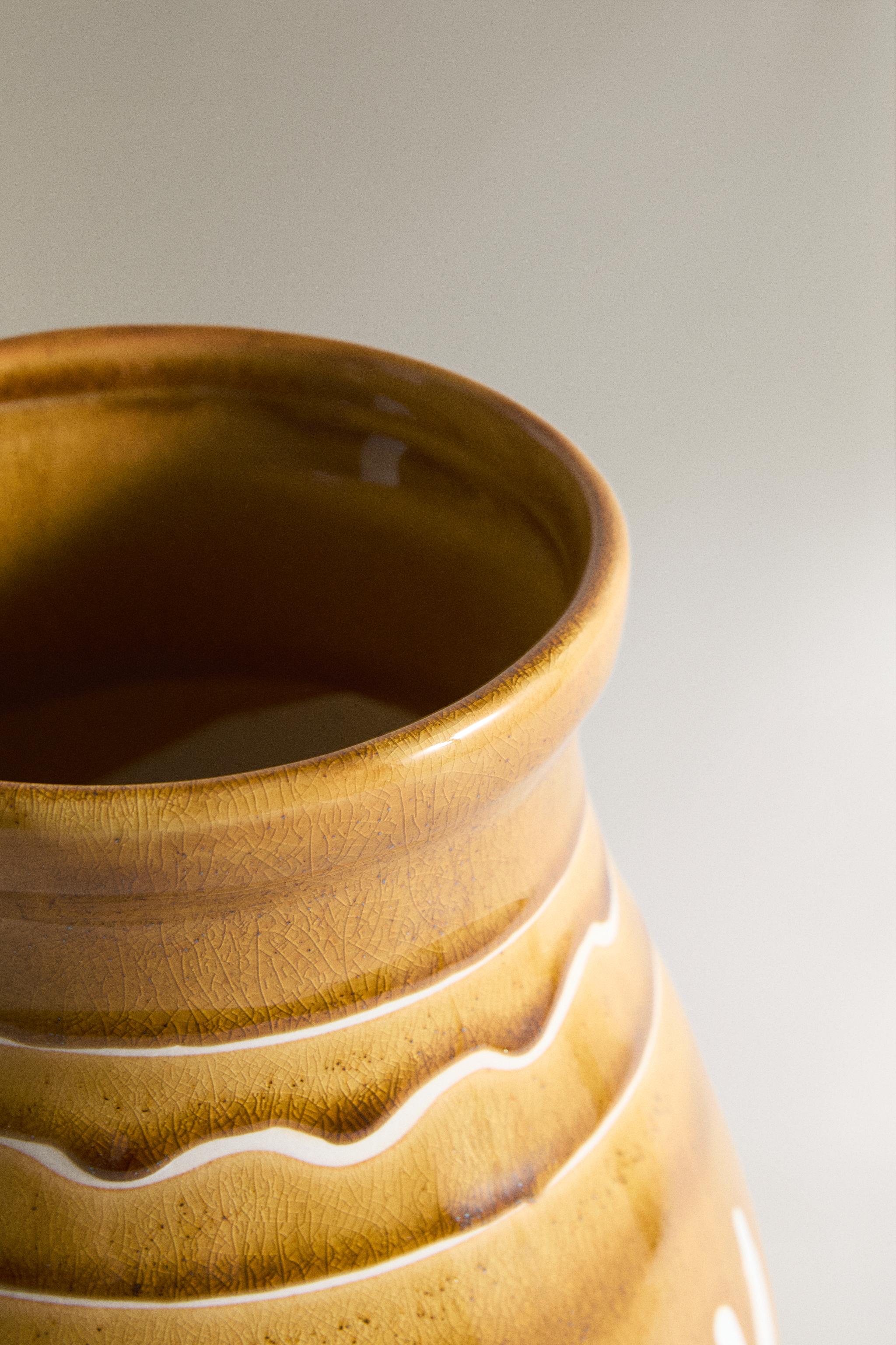 LEAF PRINT STONEWARE VASE — Mustard