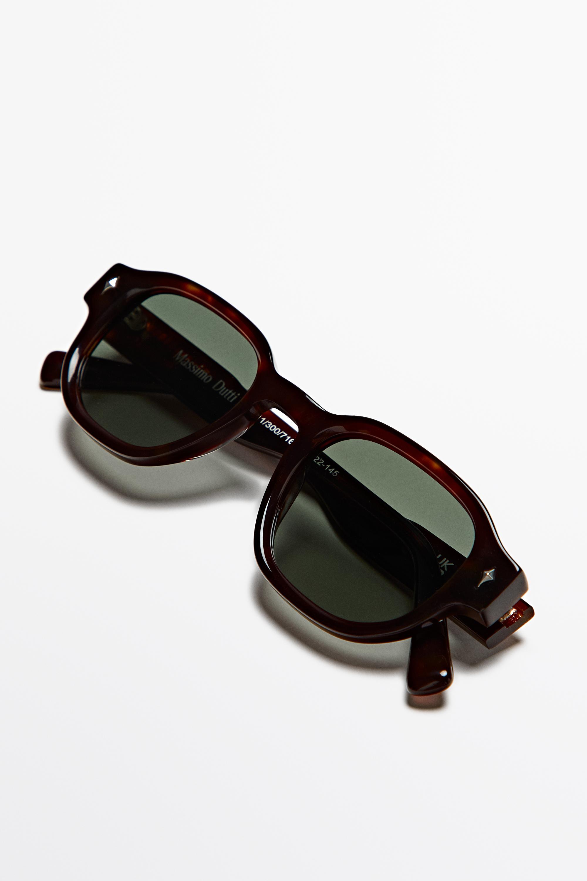 Round sunglasses
