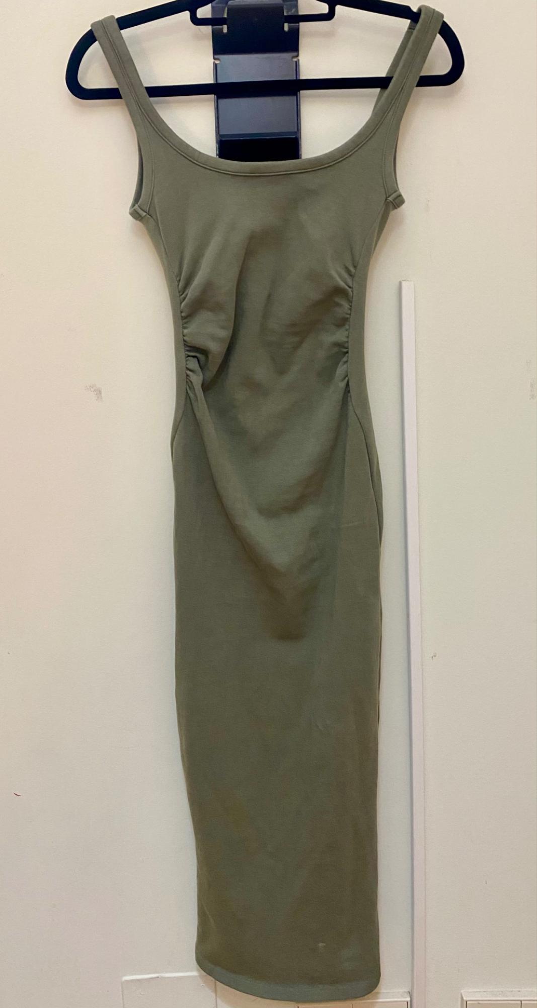 FITTED GATHERED RIBBED MIDI DRESS