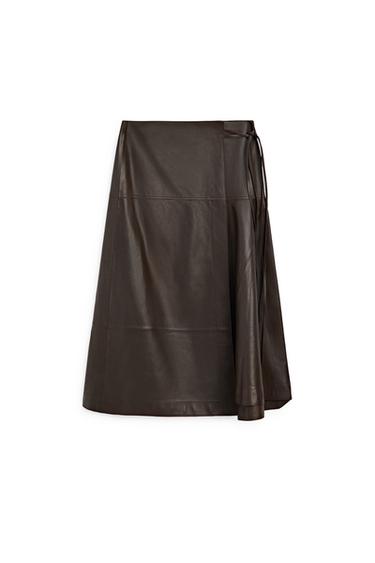 Jupe midi en cuir nappa avec détail de nœud - Marron de Zara