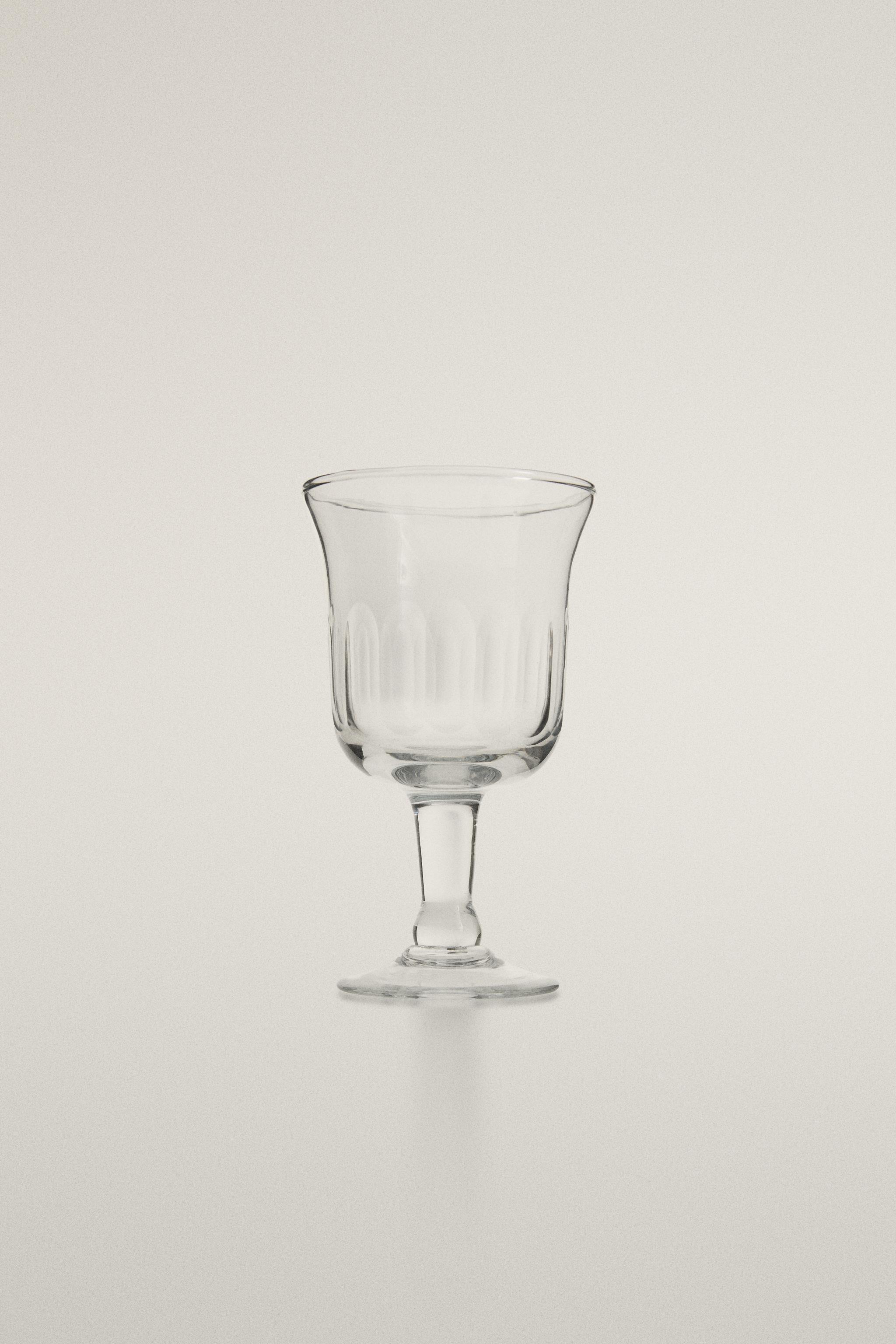 VERTICAL RAISED DESIGN GLASS