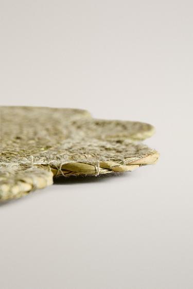 FLOWER RATTAN PLACEMAT - Greenish by Zara