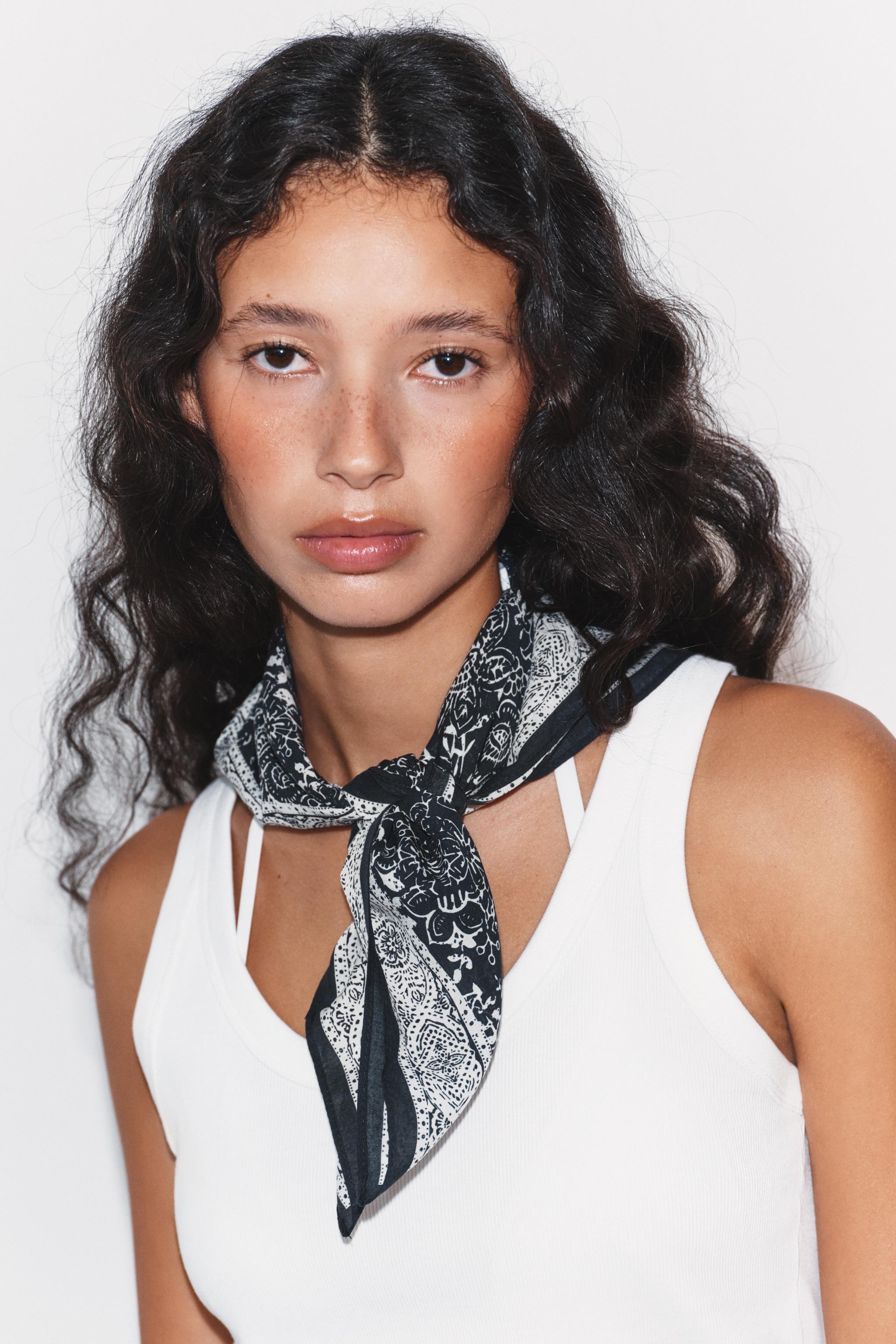 FOULARD BANDANA À IMPRIMÉ FLEURS BRODÉES
