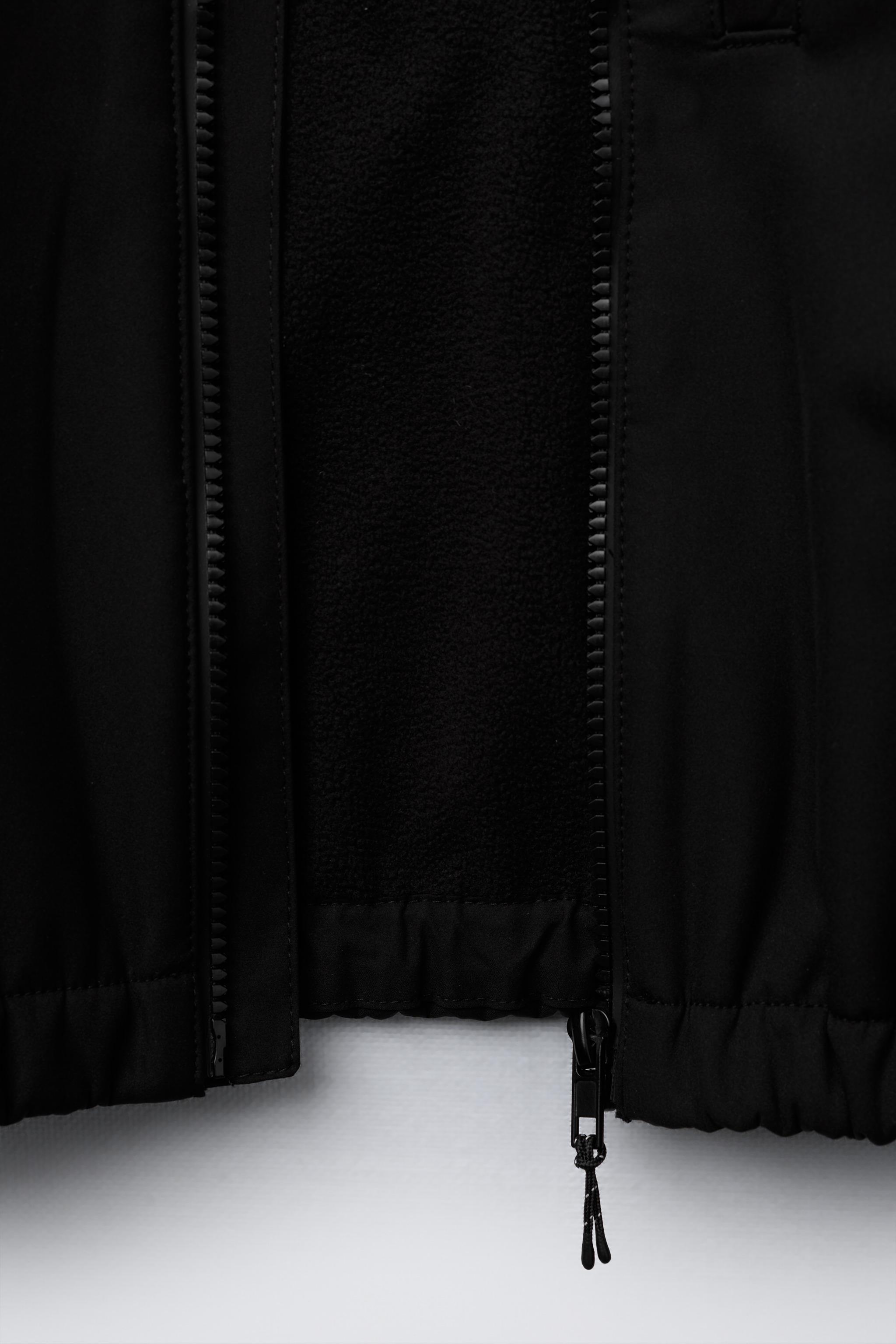 BLOUSON TECHNIQUE À CAPUCHE DÉPERLANT