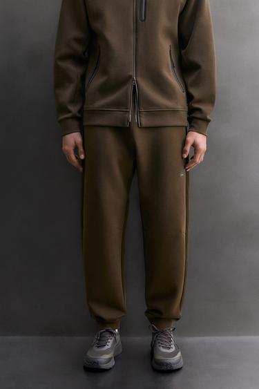 БРЮКИ ИЗ ВЫСОКОТЕХНОЛОГИЧНОЙ ТКАНИ НА МОЛНИИ — КОРИЧНЕВЫЙ от Zara