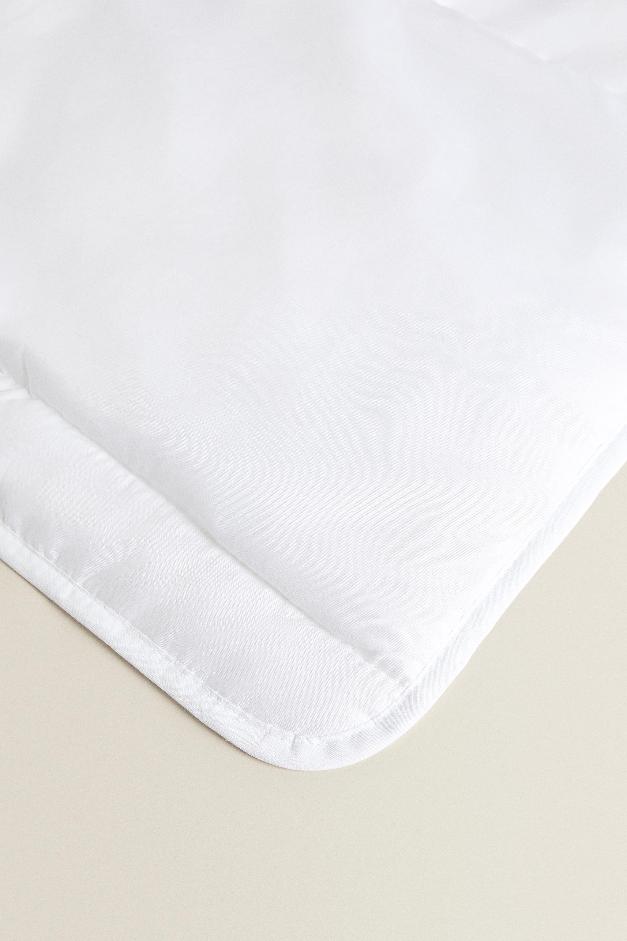 COUETTE EN MICROFIBRE (350GxM²)