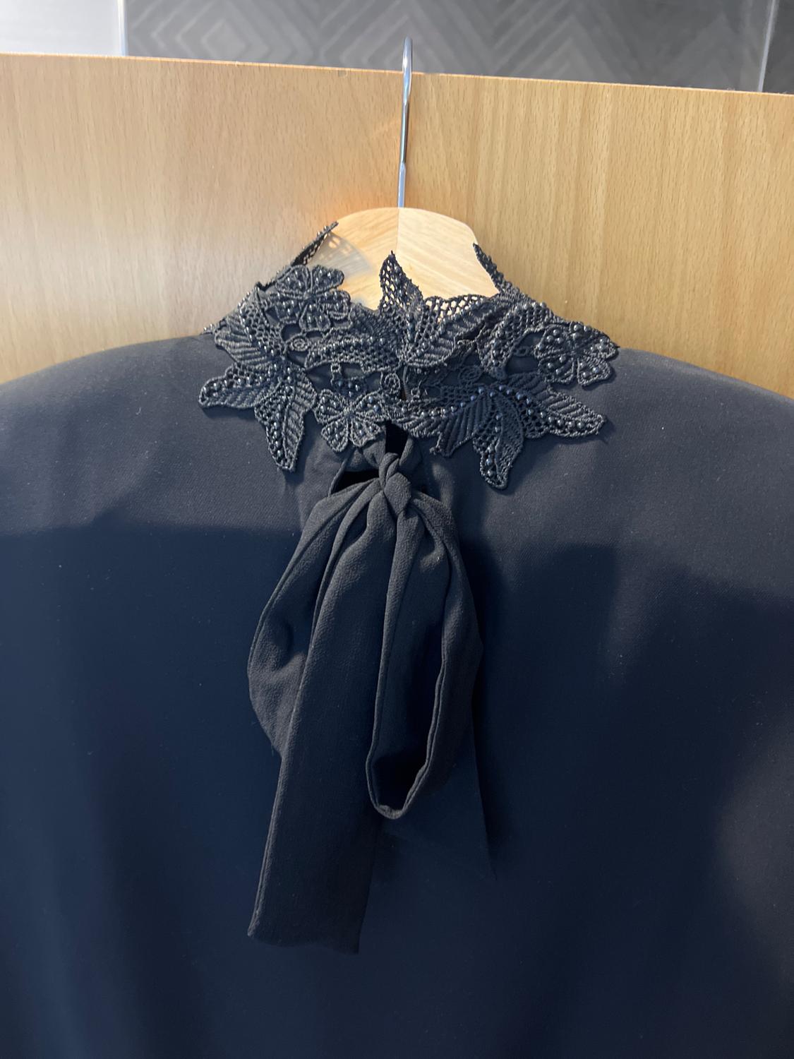 CAMISA CUELLO FLOR PIEDRAS - Image 4