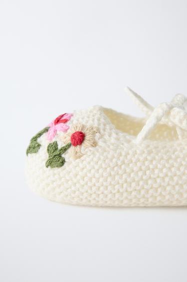 CHAUSSONS BRODÉS FLEURS - Blanc écru de Zara - Image 4