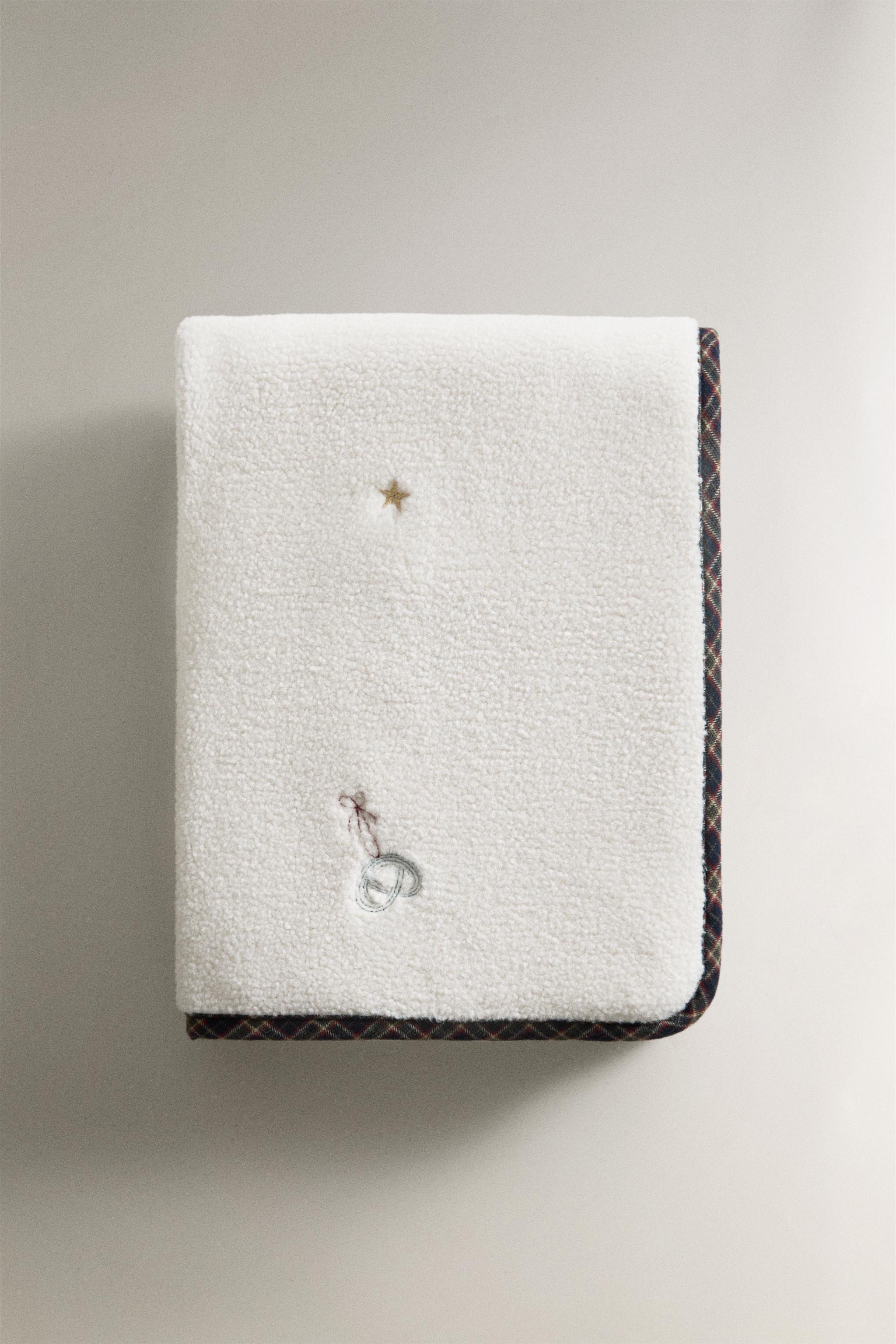 CHILDREN'S FLEECE CHRISTMAS BLANKET WITH FRINGING CHRISTMAS LIST