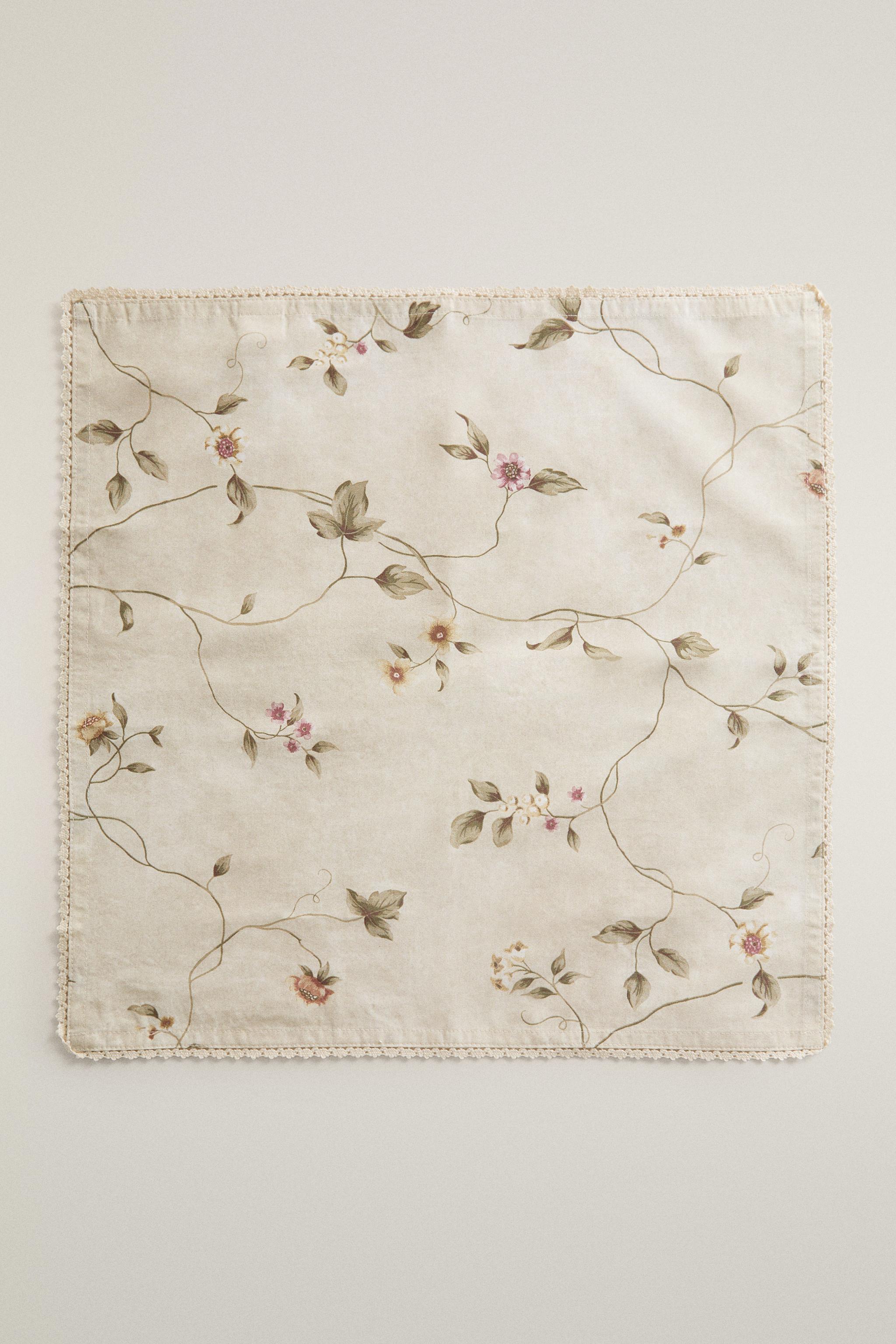 LOT DE SERVIETTES DE TABLE IMPRIMÉ FLORAL ET DENTELLE (LOT DE 2)