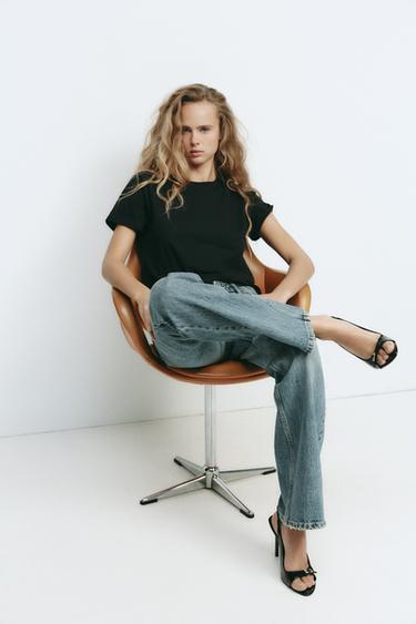 SANDALES À TALONS EFFET VERNI - Noir de Zara