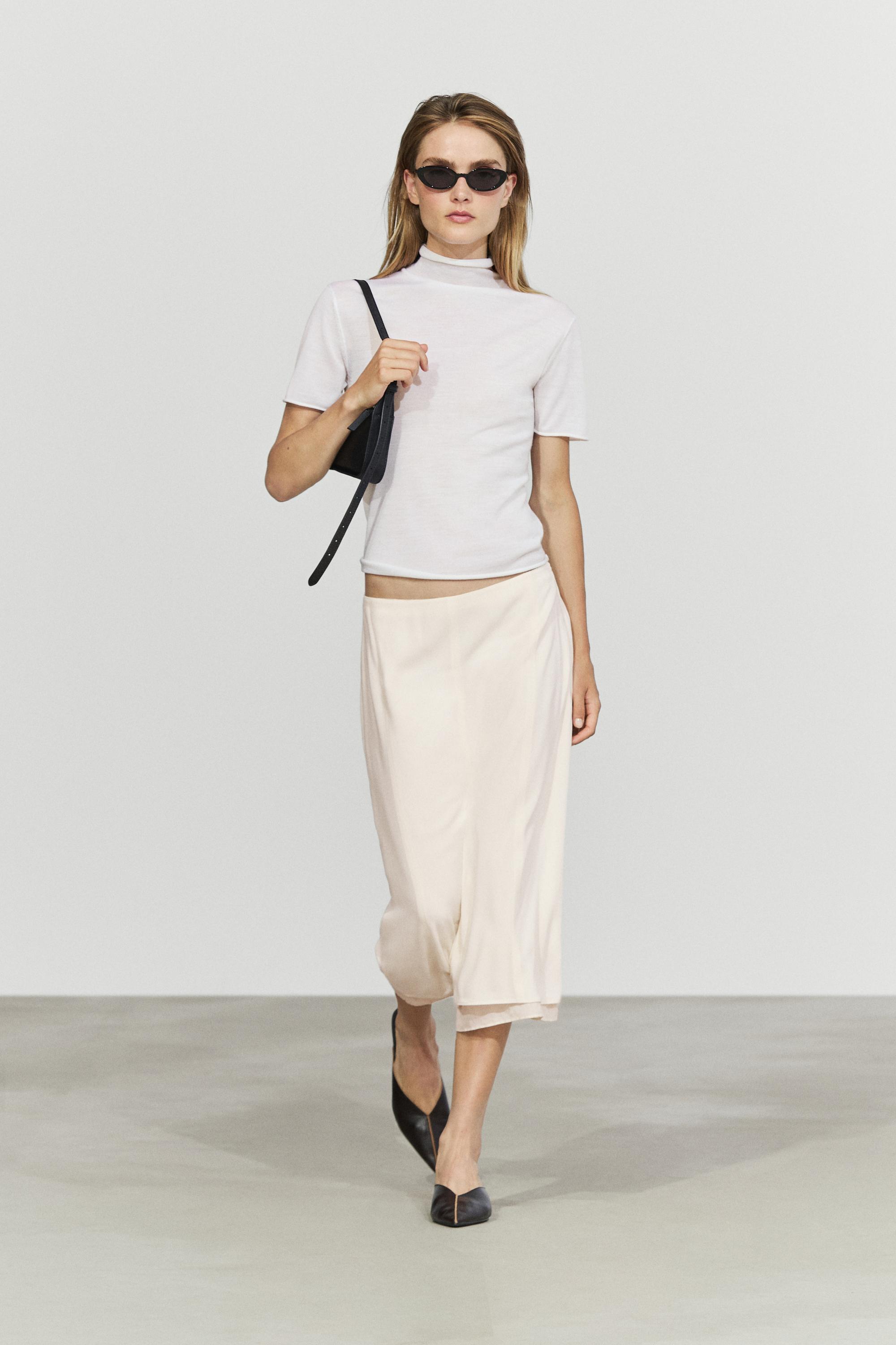 Short sleeve turtleneck knit sweater — Ecru