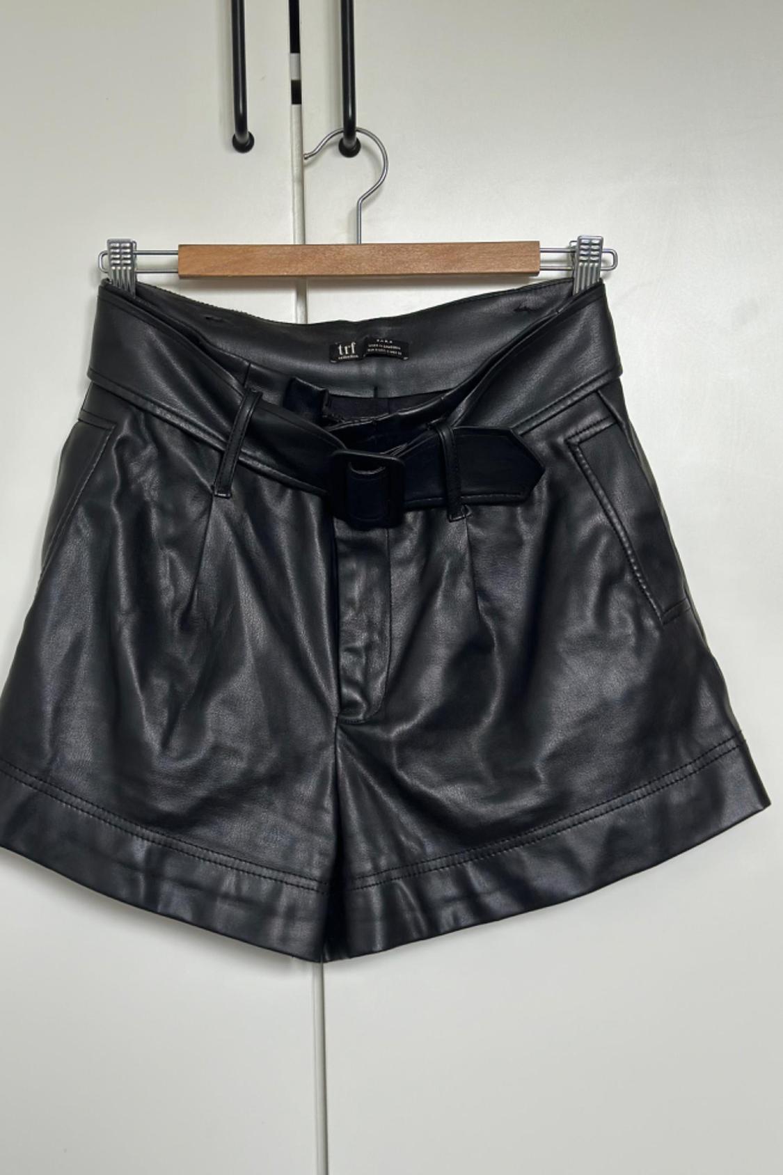 BERMUDA SHORTS WITH BELT