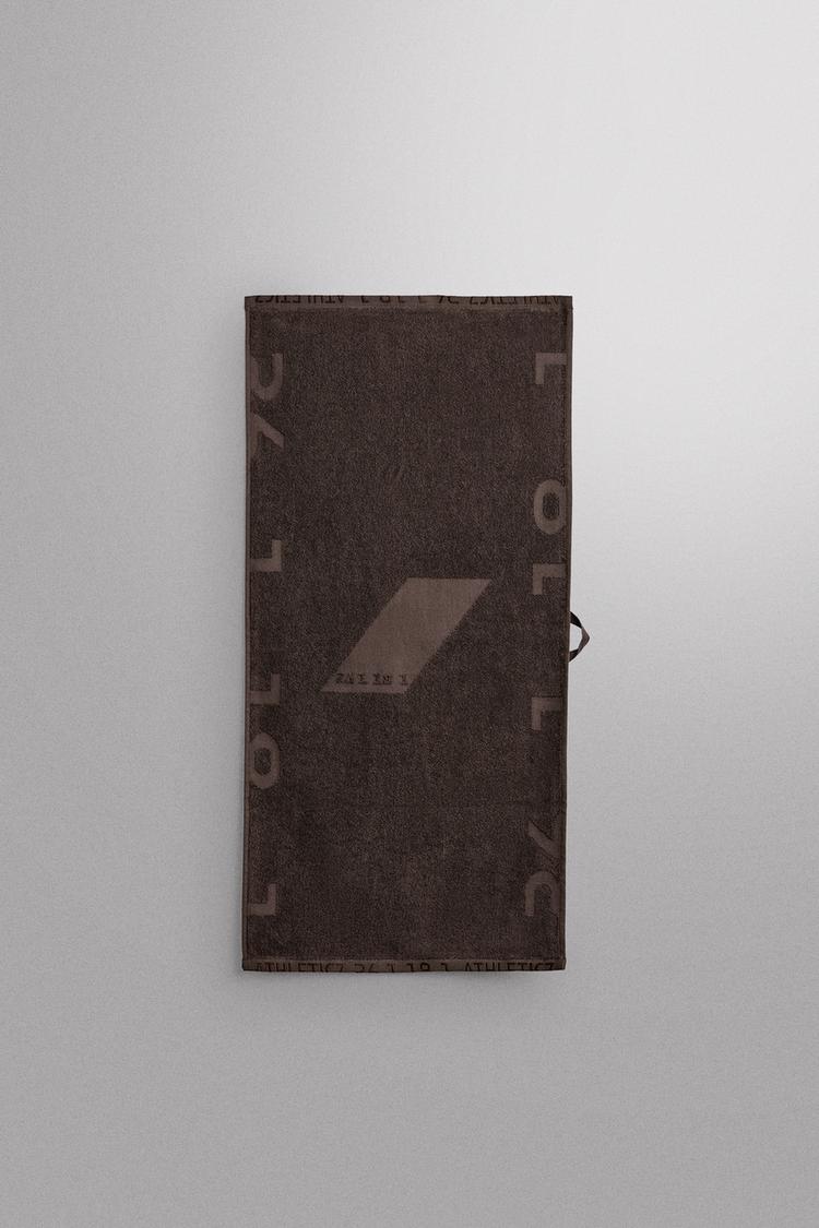 SMALL TRAINING TOWEL — Brown