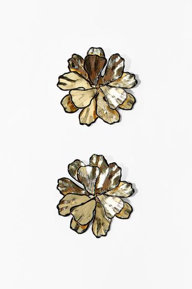 TEXTURED FLOWER EARRINGS - Golden by Zara