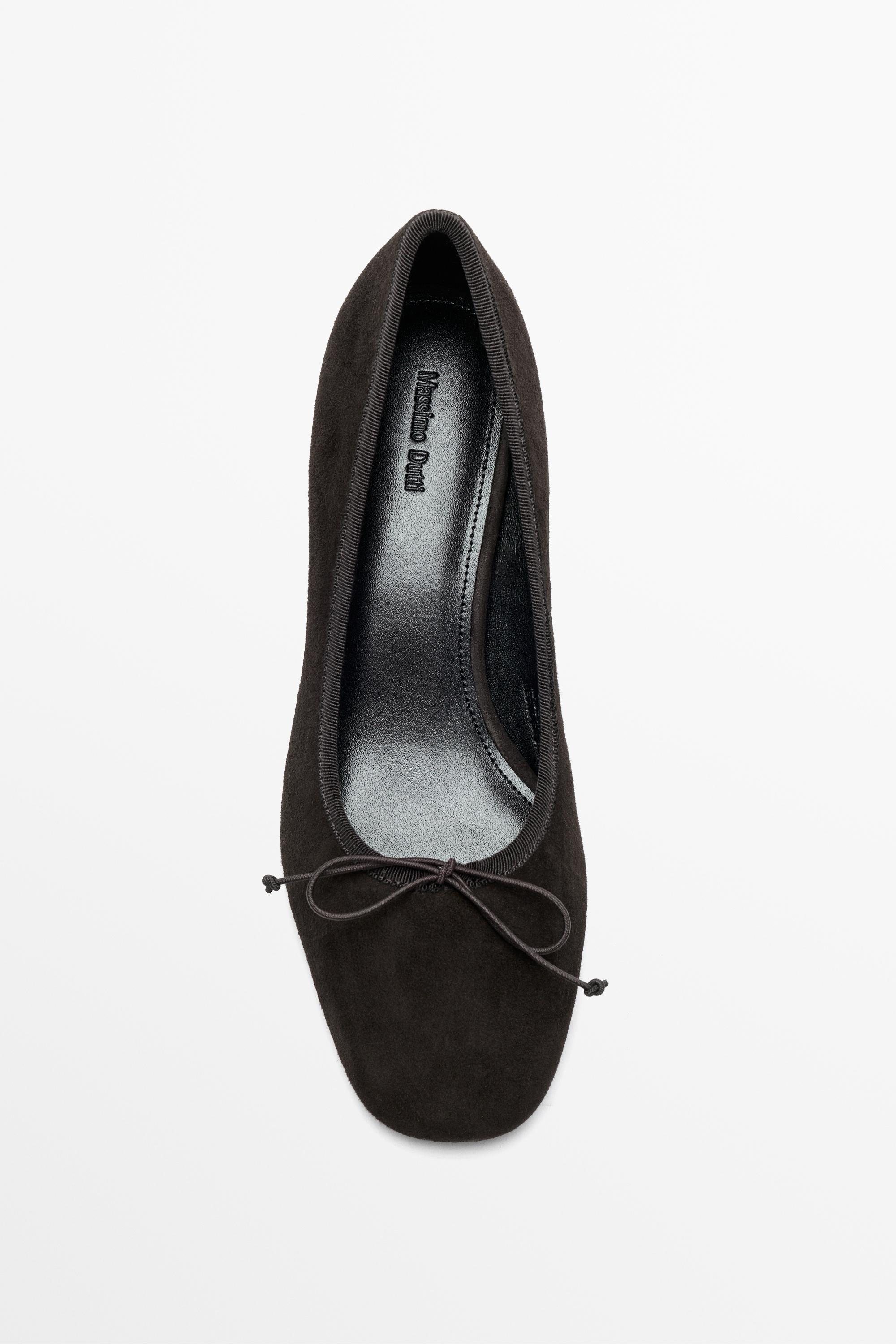 Ballerine à talon en cuir