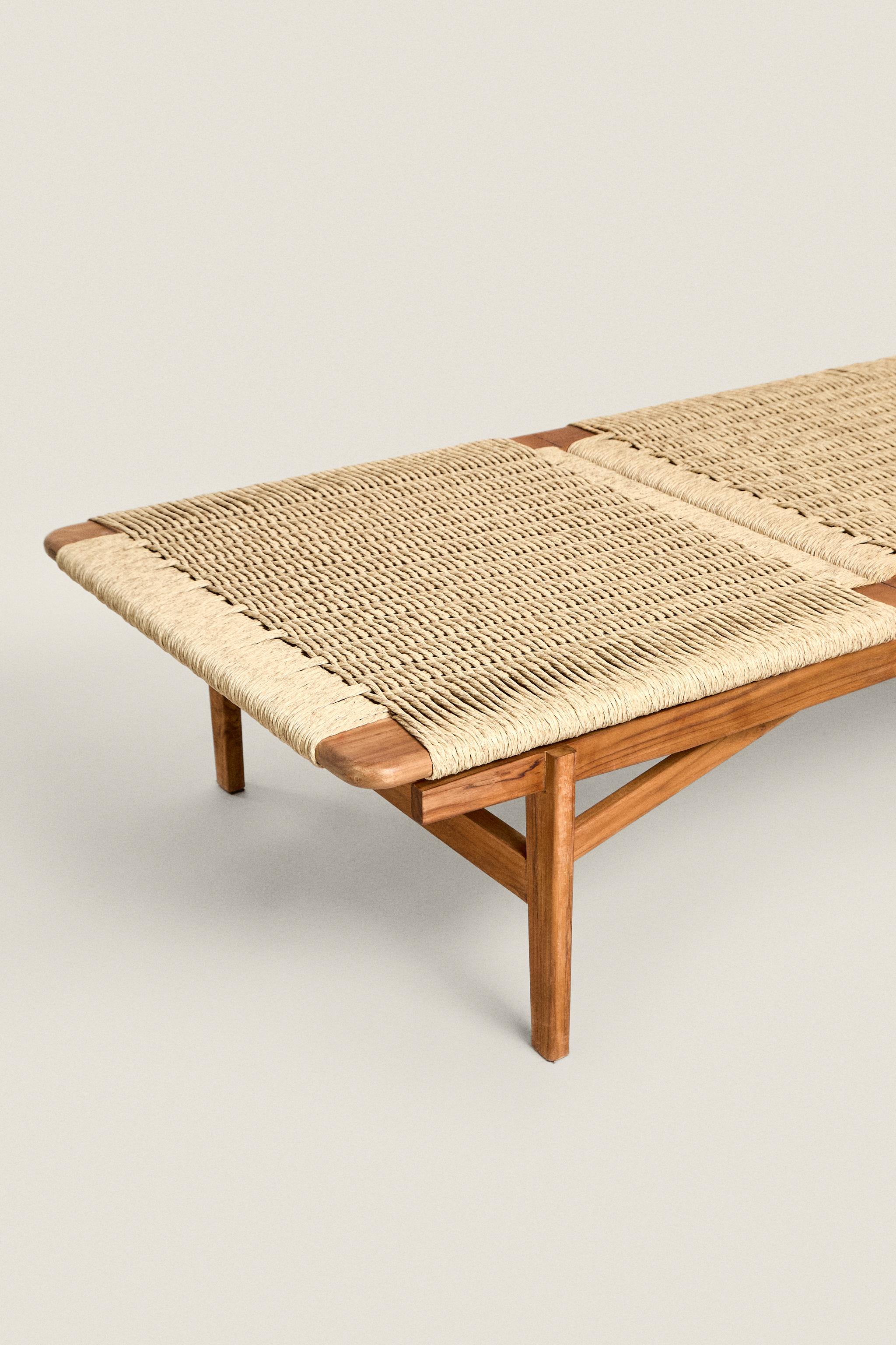 OUTDOOR TEAK LOUNGER