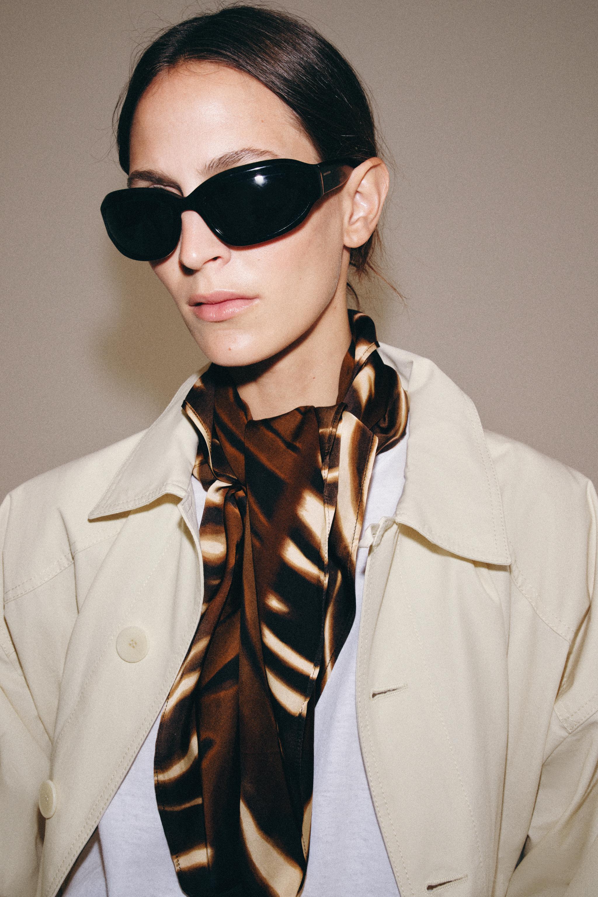 100% VISCOSE ANIMAL PRINT SCARF — Brown