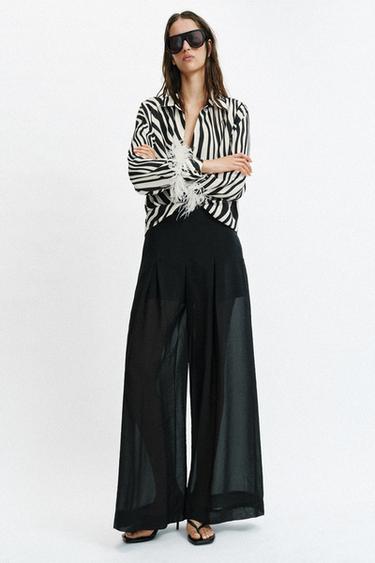 قميص بطبعة ريش حيواني - أسود / خام الخاص بـ Zara - صورة 0
