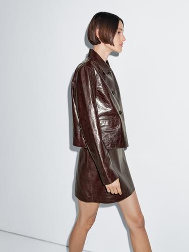 Falda corta piel napa - Burdeos de Zara