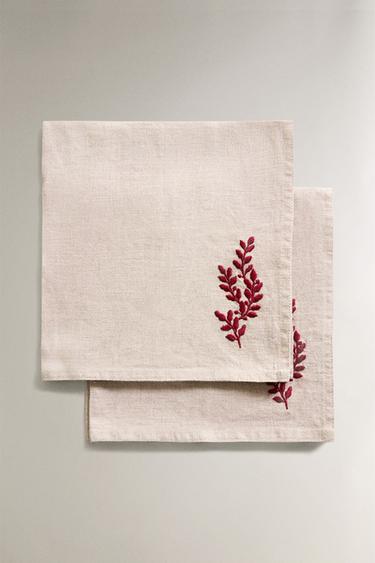 PACK OF LINEN CHRISTMAS NAPKINS WITH RED LEAVES (PACK OF 2) - Red by Zara - Image 0