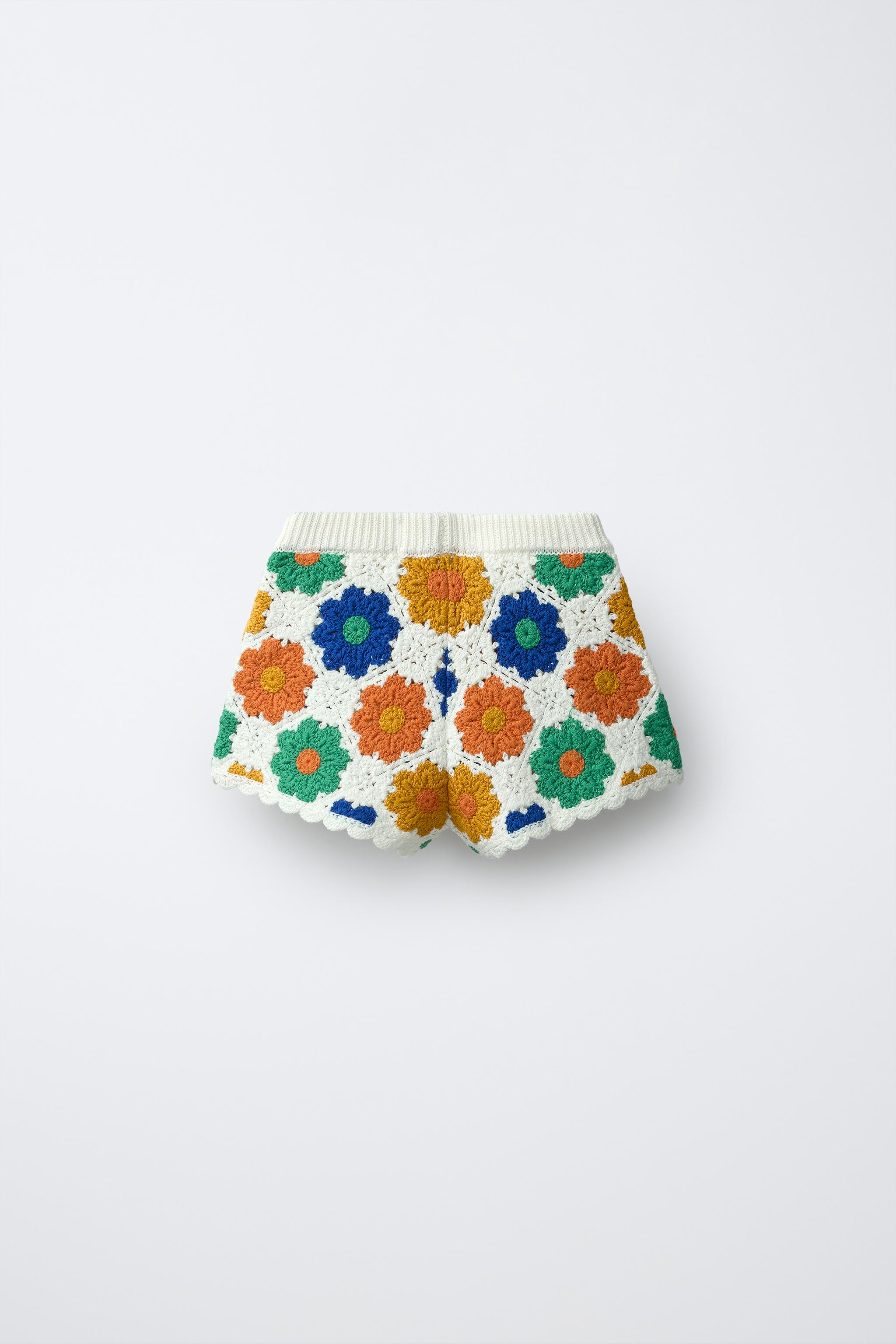 KNIT CROCHET FLORAL SHORTS