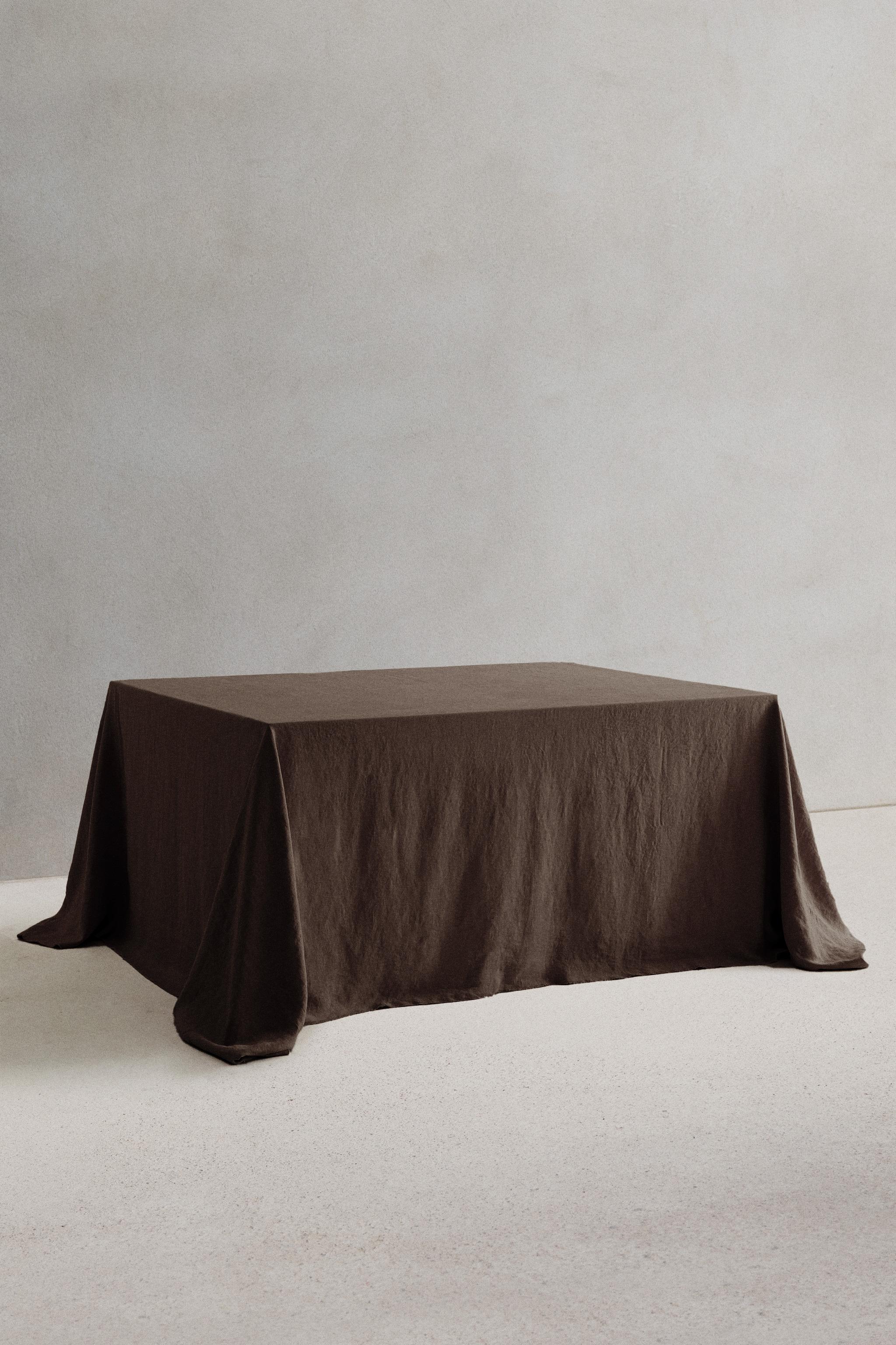 TABLECLOTH 01