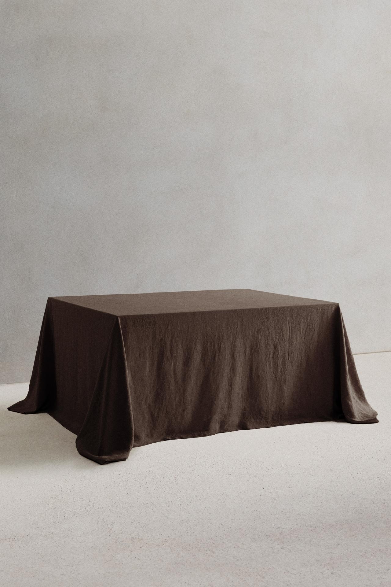 TABLECLOTH 01 — Brown