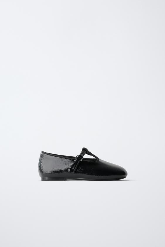 PATENT BUCKLE BALLERINAS - Black de Zara - Imagen 0