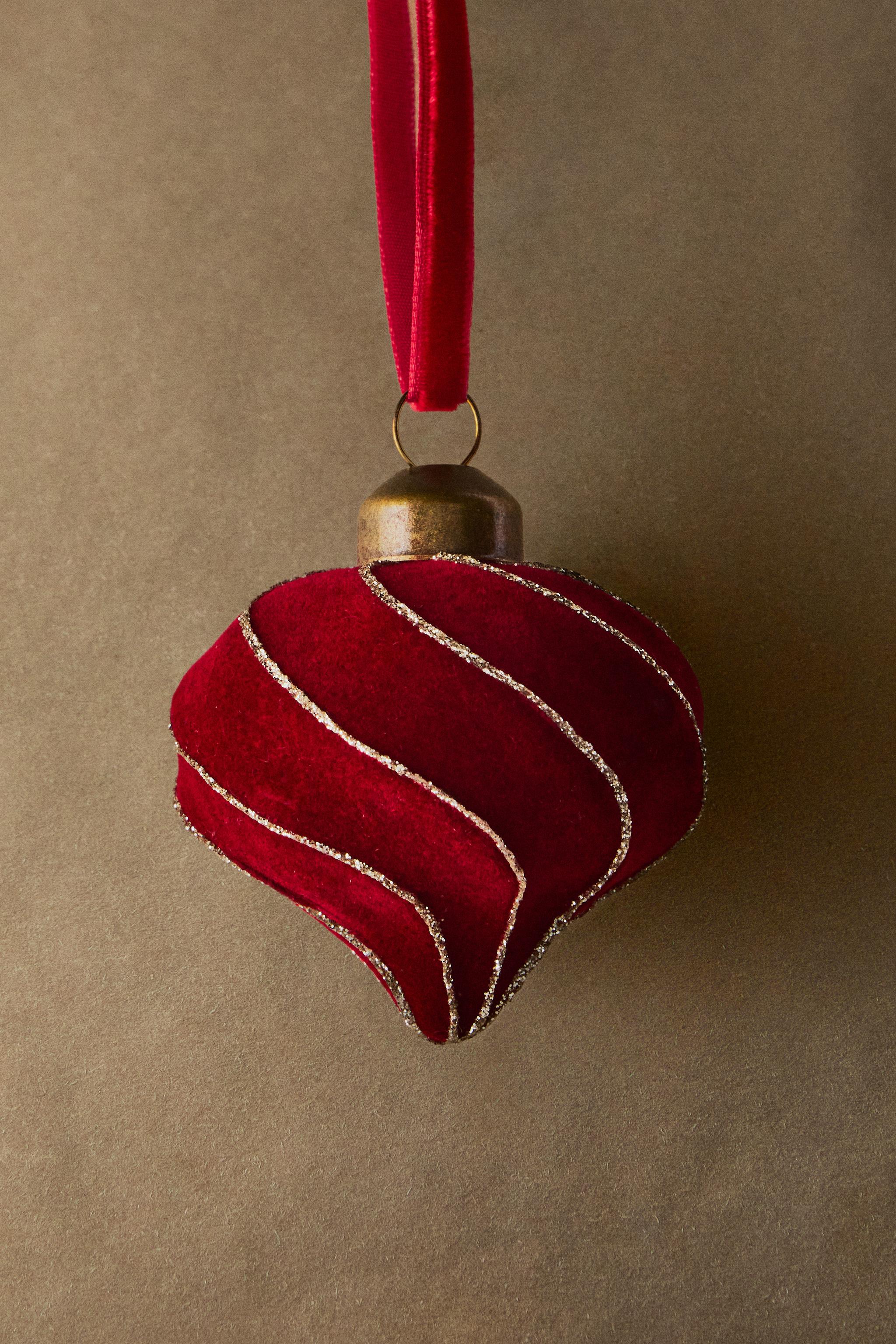 VELVET SPIRAL CHRISTMAS TREE DECORATION