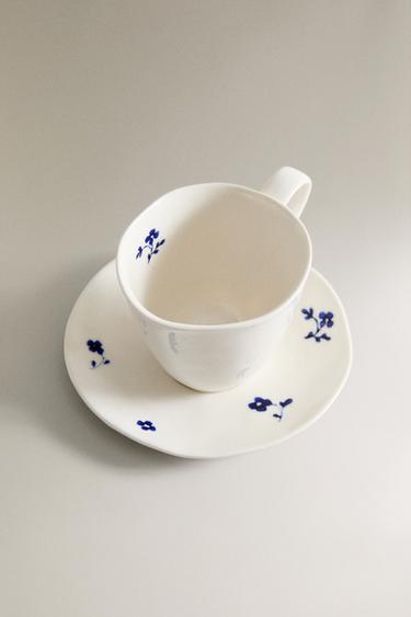 TASSE AVEC SOUCOUPE FLORALE PORCELAINE - Blanc / Bleu marine de Zara - Image 1