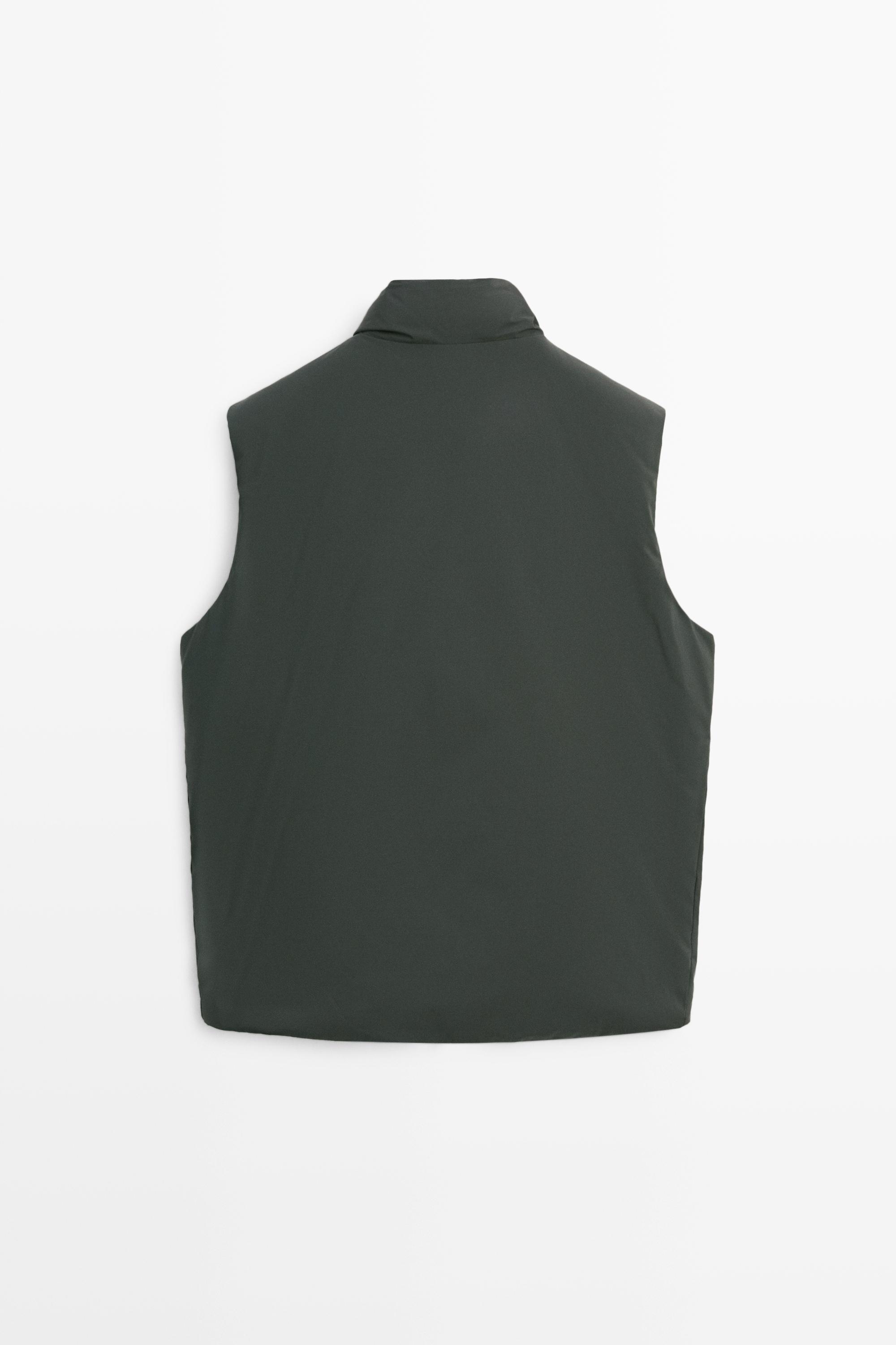 Ultra-lightweight water-repellent down gilet