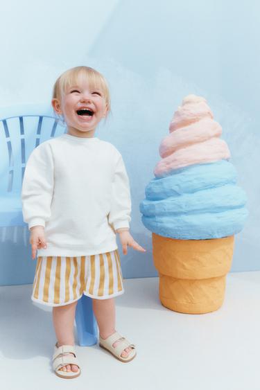 SÆT MED MÆRKE SWEATSHIRT OG SHORTS - knæk. hvid fra Zara