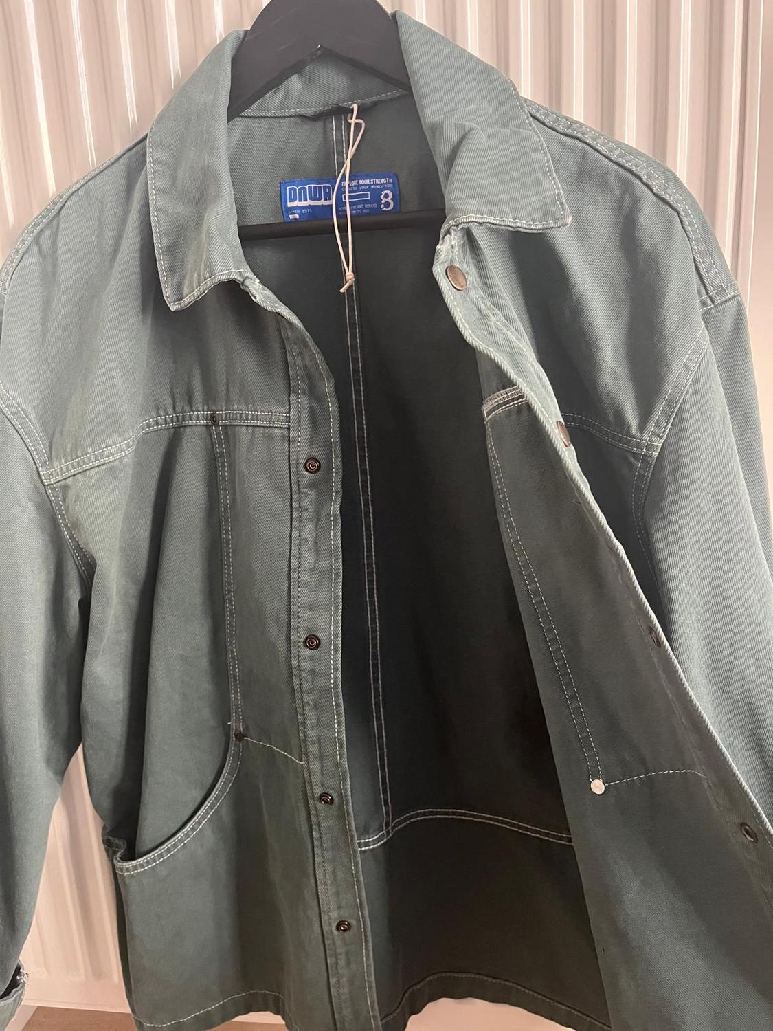 OVERSHIRT ΜΕ ΔΙΑΓΩΝΑΛ ΥΦΑΝΣΗ ΚΑΙ ΞΕΒΑΜΜΑ - Image 3