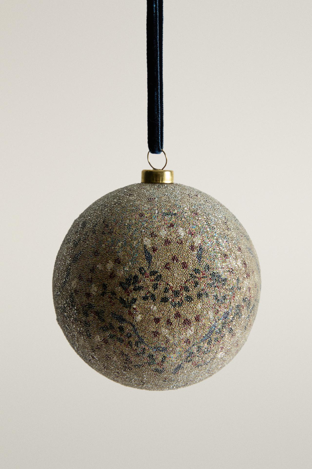 GLASS CHRISTMAS TREE DECORATION WITH LEAVES