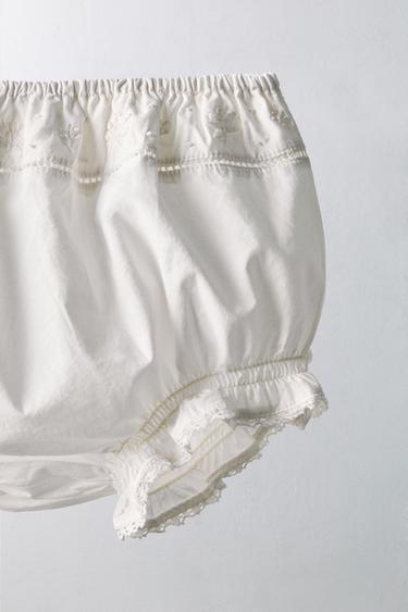 1 MOIS - 3 ANS/ ENSEMBLE POPELINE CHEMISE ET CULOTTE FLEURS BRODÉES ÉDITION LIMITÉE - Écru de Zara - Image 4
