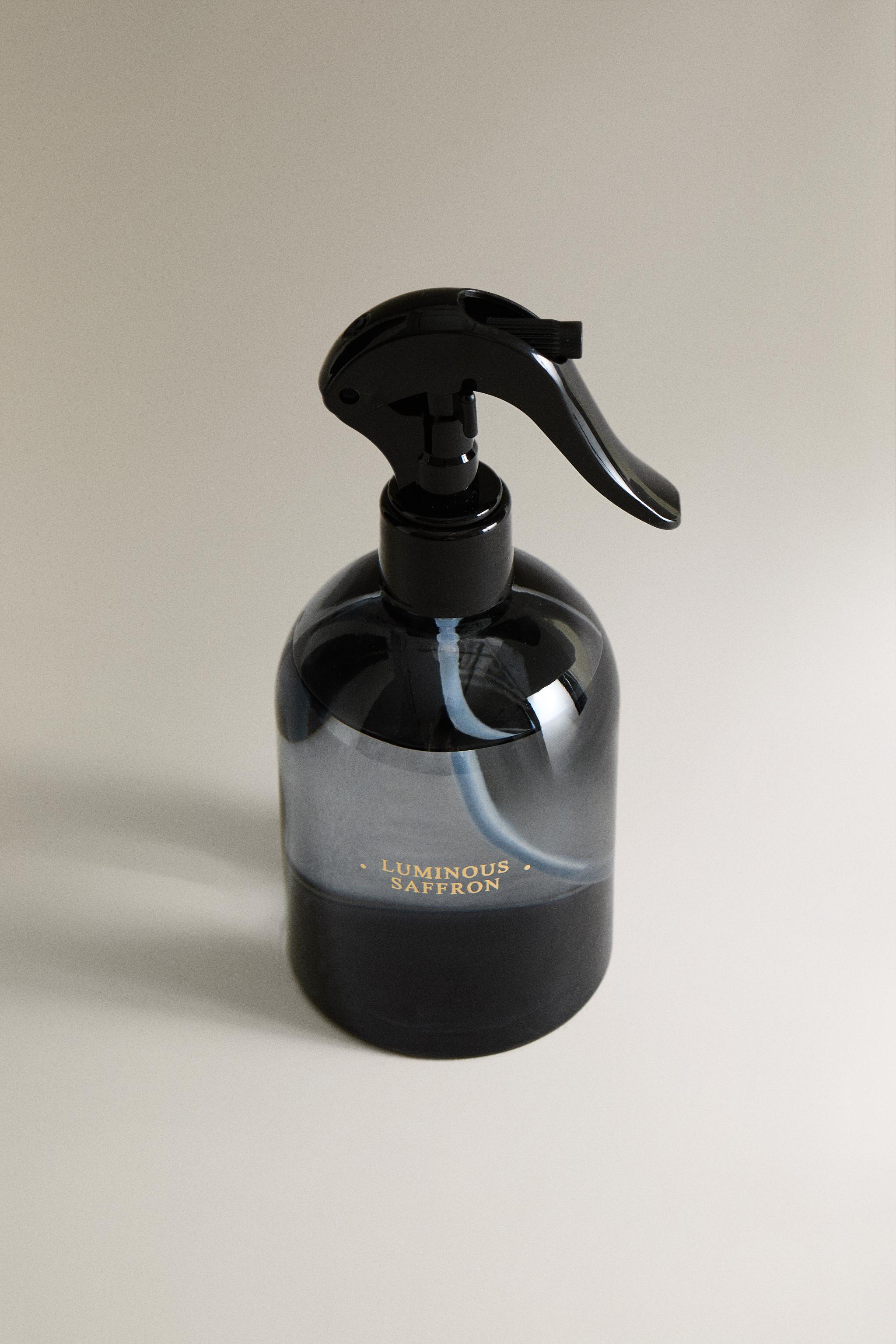 (230 ML) LUMINOUS SAFFRON AIR FRESHENER SPRAY — Mustard