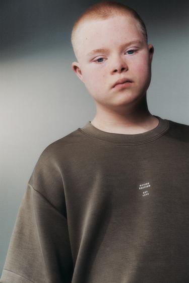 ФУТБОЛКА SPORTY С НАДПИСЬЮ — КОРИЧНЕВЫЙ от Zara