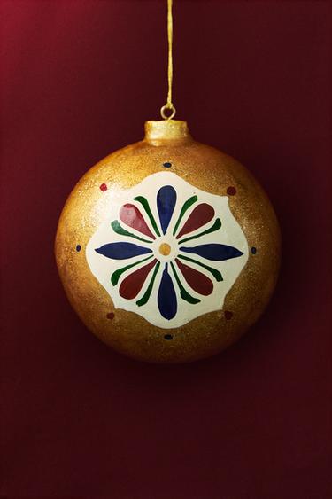 FLORAL BAUBLE CHRISTMAS ORNAMENT — Golden 1