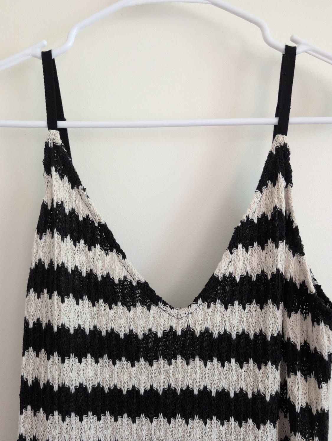 Cotton blend dress. V-neckline and wide straps. A-line silhouette. - Image 2