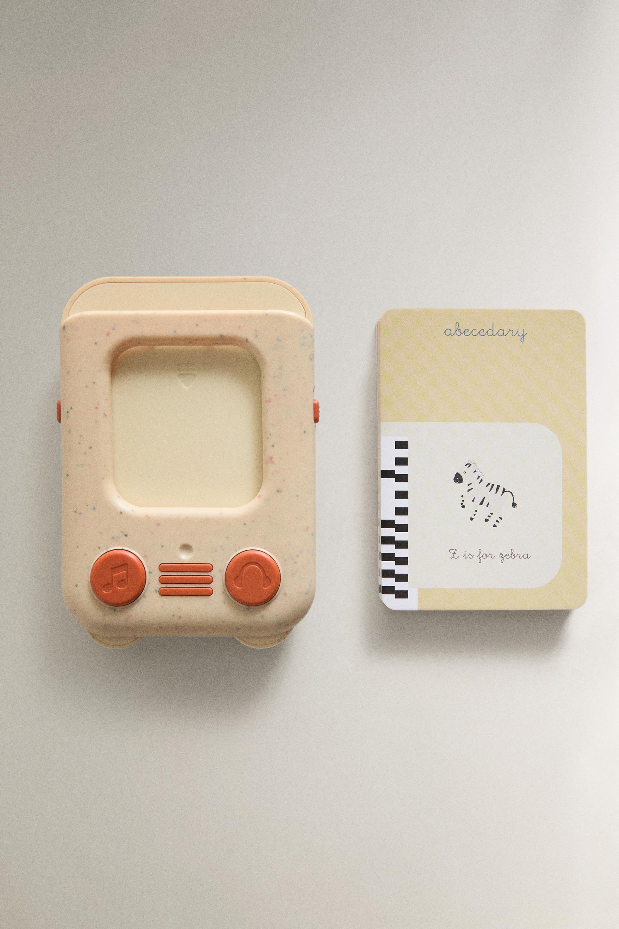 CHILDREN’S TOY: LEARNING THE ALPHABET (ENGLISH) — Cream