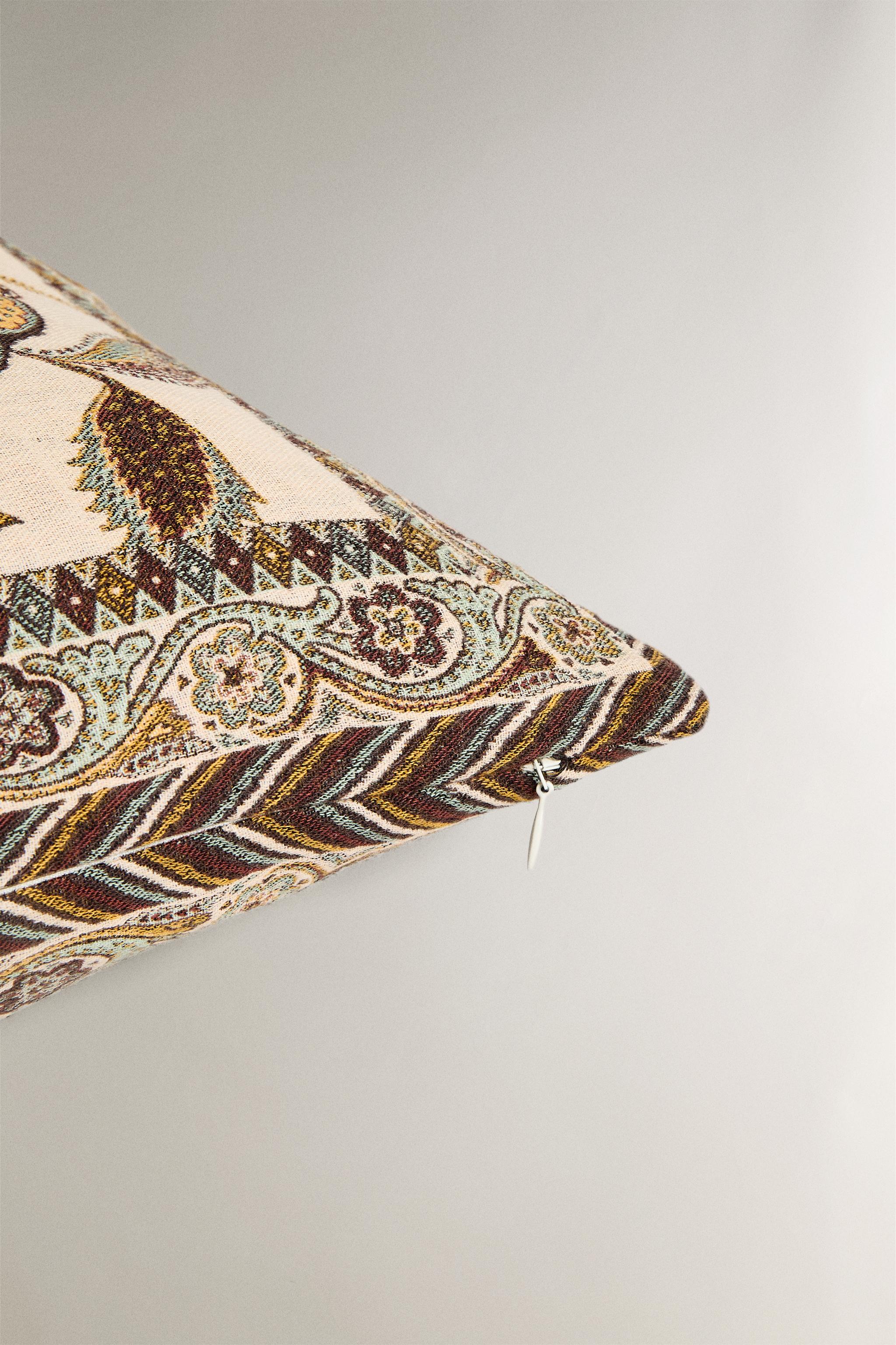 Zara Jacquard Throw Pillow Cover - Thumbnail 4