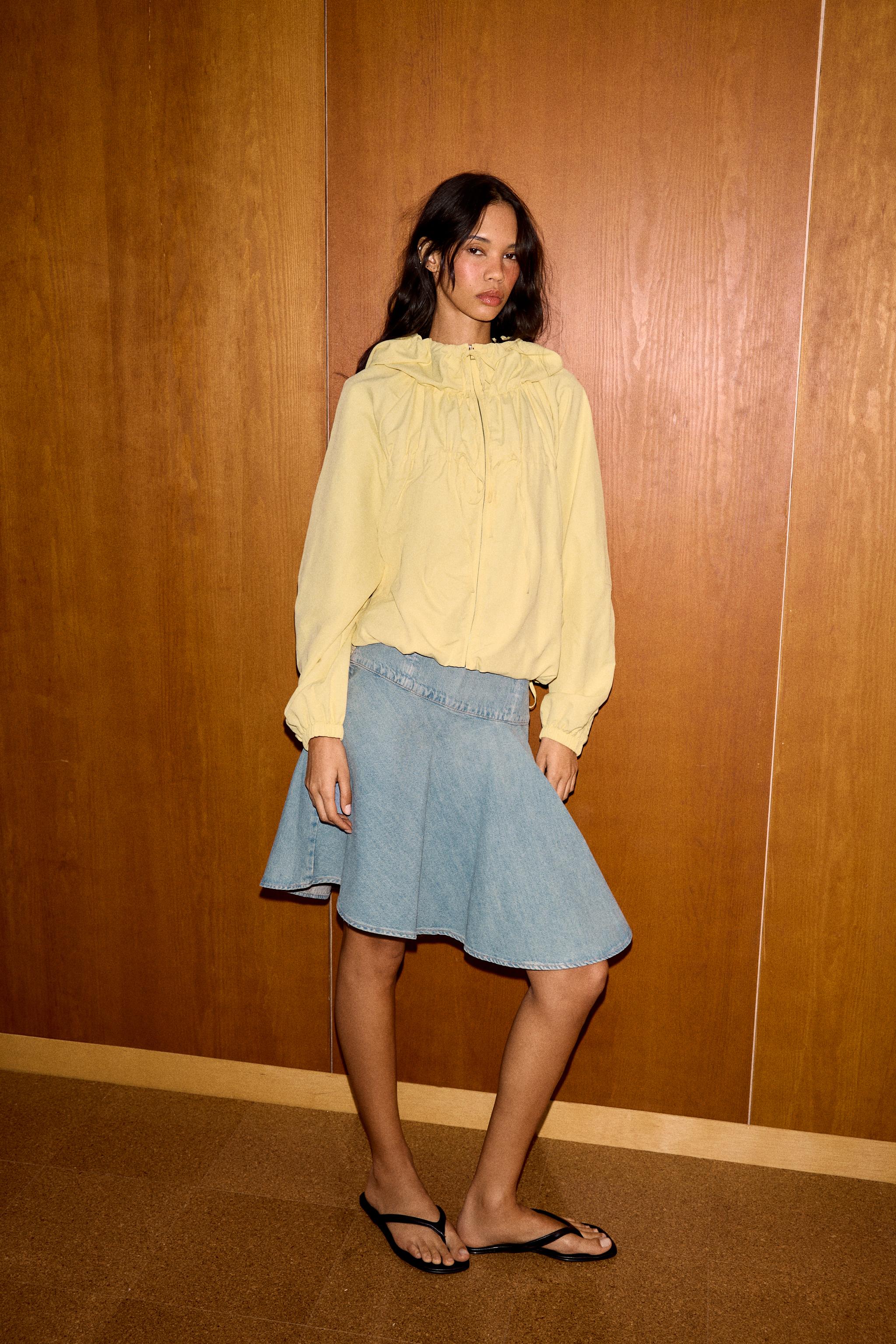 VESTE EN NYLON AVEC LACETS