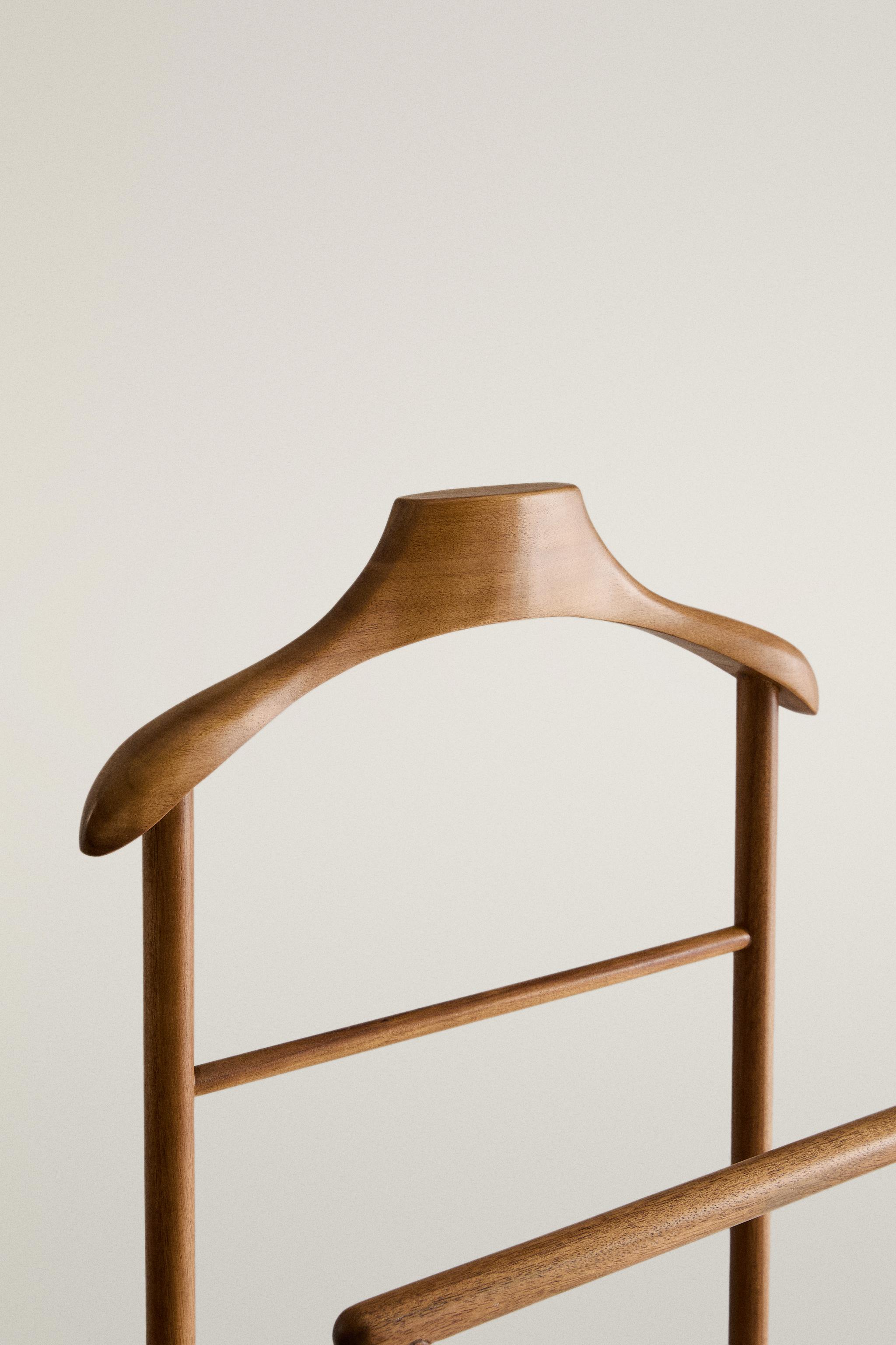 ACACIA WOOD VALET STAND
