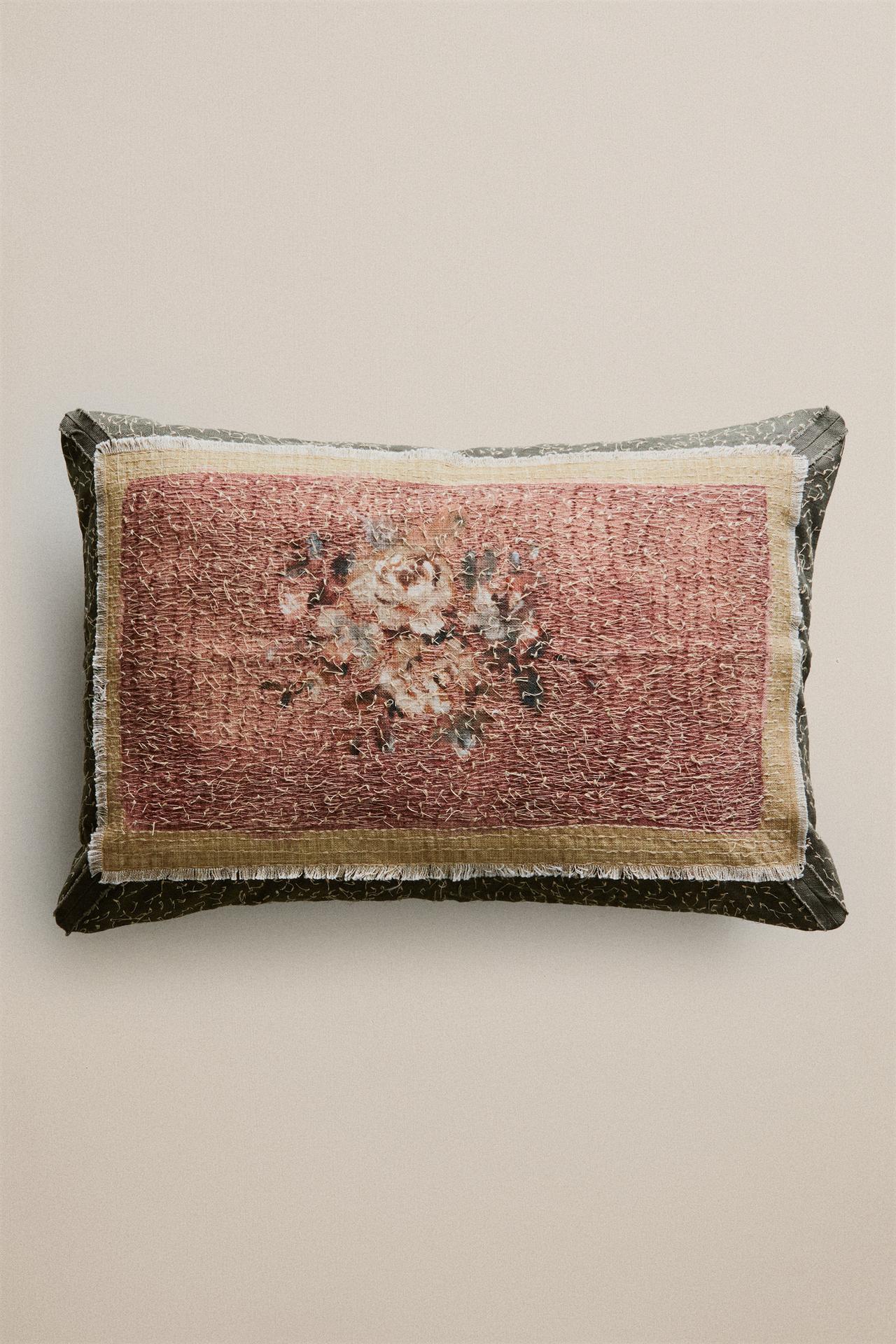 FLORAL APPLIQUÉ CUSHION COVER — Pink