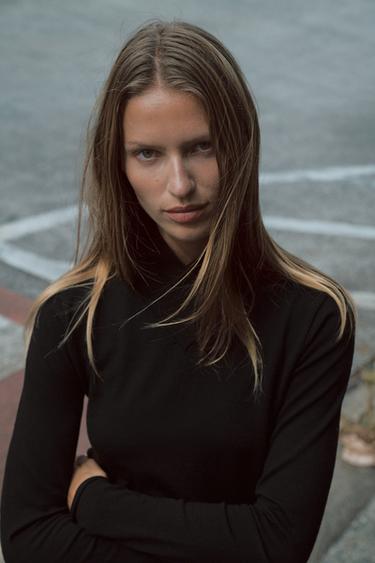 WOOL CROSSOVER HIGH NECK JUMPER - Black by Zara